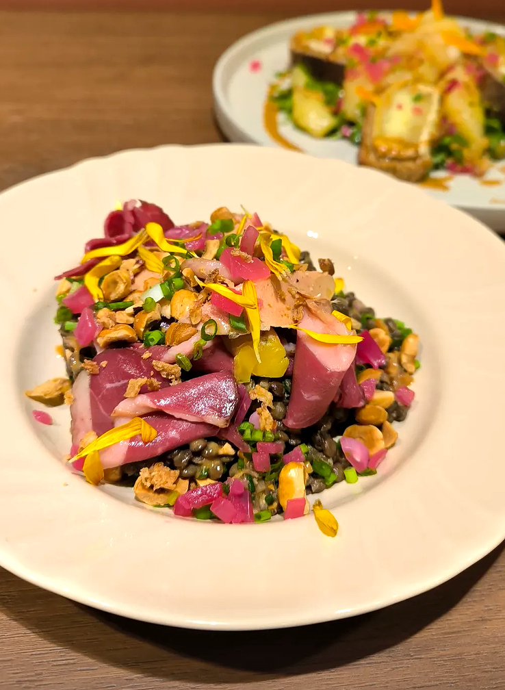 Assiette colorée du menu du marché